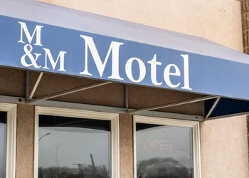 M&M Motel hotel thumbnail 2