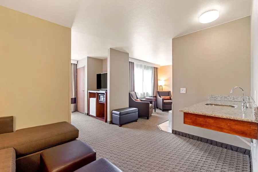 Comfort Suites Burlington hotel detail image 6