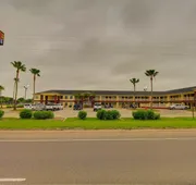 Deluxe Inn & Suites hotel detail image 7