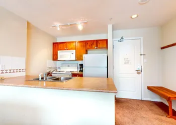 Town Plaza Suites by Golden Dreams hotel thumbnail 3