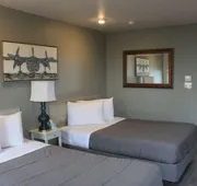 Price Pointe Inn hotel detail image 3