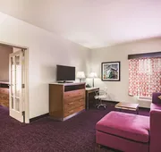 La Quinta Inn & Suites by Wyndham Chambersburg hotel detail image 7