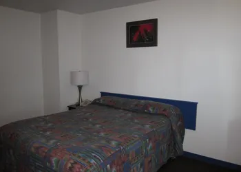 Nisutlin Trading Post Motel hotel thumbnail 5