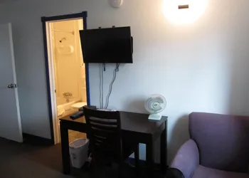 Nisutlin Trading Post Motel hotel thumbnail 8