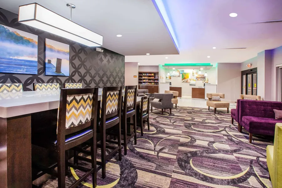 La Quinta Inn & Suites by Wyndham Elkhart hotel detail image 6