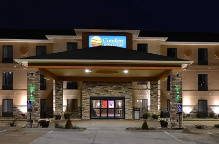 Comfort Inn & Suites Cedar Rapids North - Collins Road hotel detail image 2