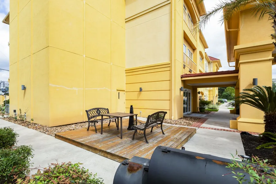 La Quinta Inn & Suites by Wyndham Livingston hotel detail image 6