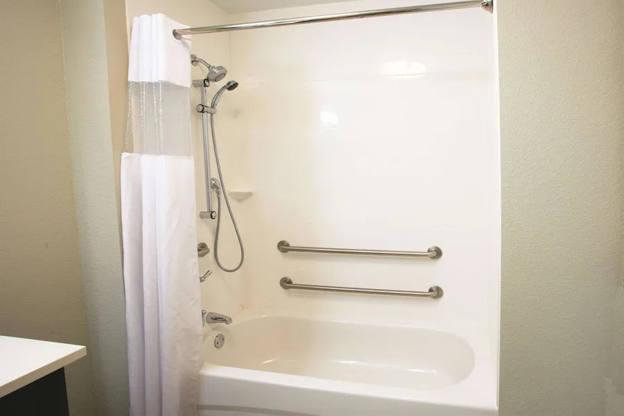 La Quinta Inn & Suites by Wyndham Duluth hotel detail image 6