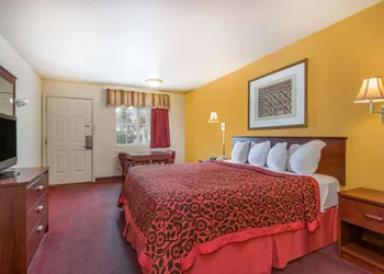Days Inn by Wyndham Andover hotel thumbnail 2