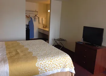 Days Inn by Wyndham Andover hotel thumbnail 6