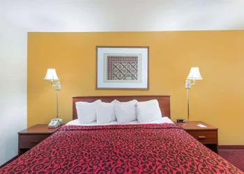 Days Inn by Wyndham Andover hotel thumbnail 7