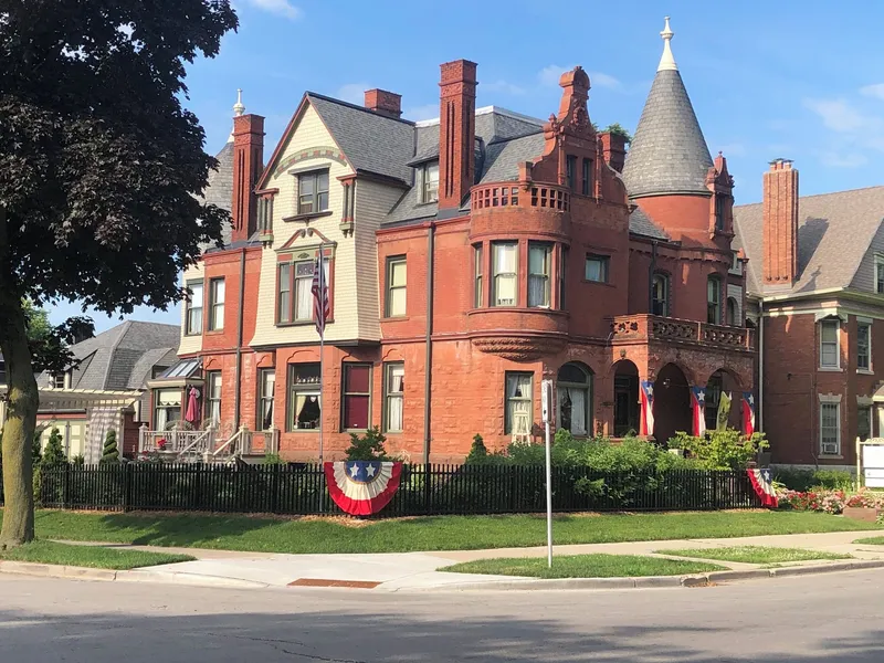 Schuster Mansion Bed & Breakfast hotel detail image 2