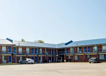 Blue Jay Inn and Suites hotel thumbnail 3