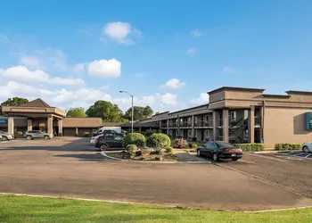 Clarion Inn & Suites Russellville I-40 hotel thumbnail 2