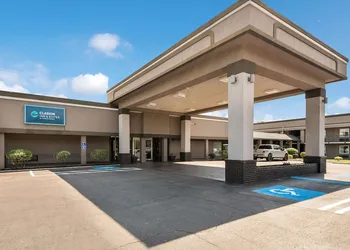 Clarion Inn & Suites Russellville I-40 hotel thumbnail 4
