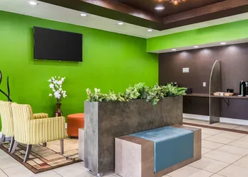 Clarion Inn & Suites Russellville I-40 hotel thumbnail 6