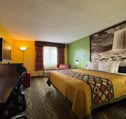 Super 8 by Wyndham Jacksonville hotel detail image 3