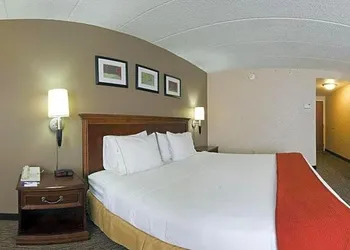 Holiday Inn Express Seaford-Route 13 hotel thumbnail 5