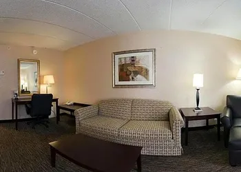 Holiday Inn Express Seaford-Route 13 hotel thumbnail 7