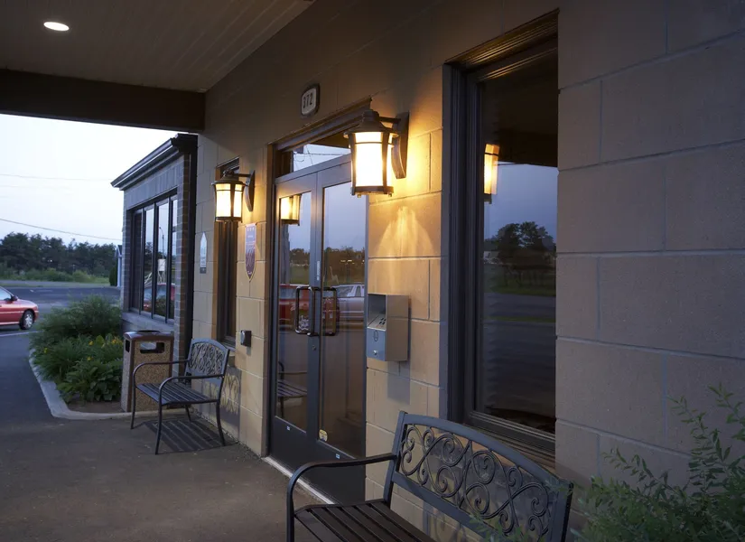 Econo Lodge Inn & Suites hotel detail image 2