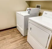 Econo Lodge Inn & Suites hotel detail image 7