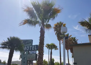 Town House Motel hotel thumbnail 2