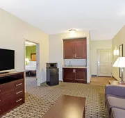 La Quinta Inn & Suites by Wyndham Lancaster hotel detail image 4