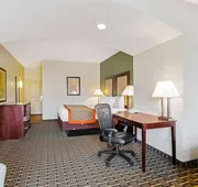 La Quinta Inn & Suites by Wyndham Lancaster hotel detail image 5