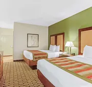 La Quinta Inn & Suites by Wyndham Lancaster hotel detail image 7