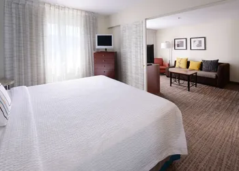 Sonesta ES Suites Dallas Medical Market Center hotel thumbnail 3