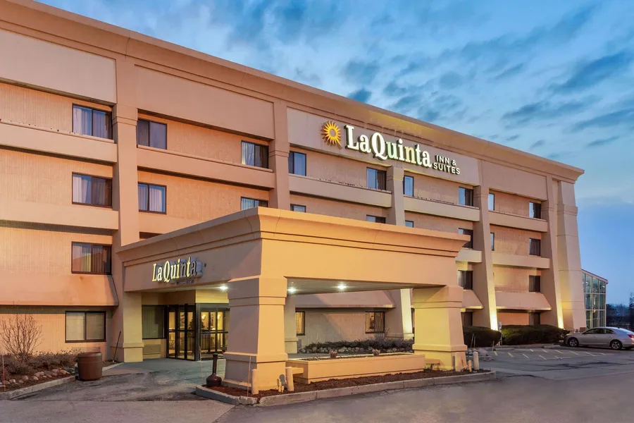 La Quinta Inn & Suites by Wyndham Chicago Gurnee hotel detail image 2