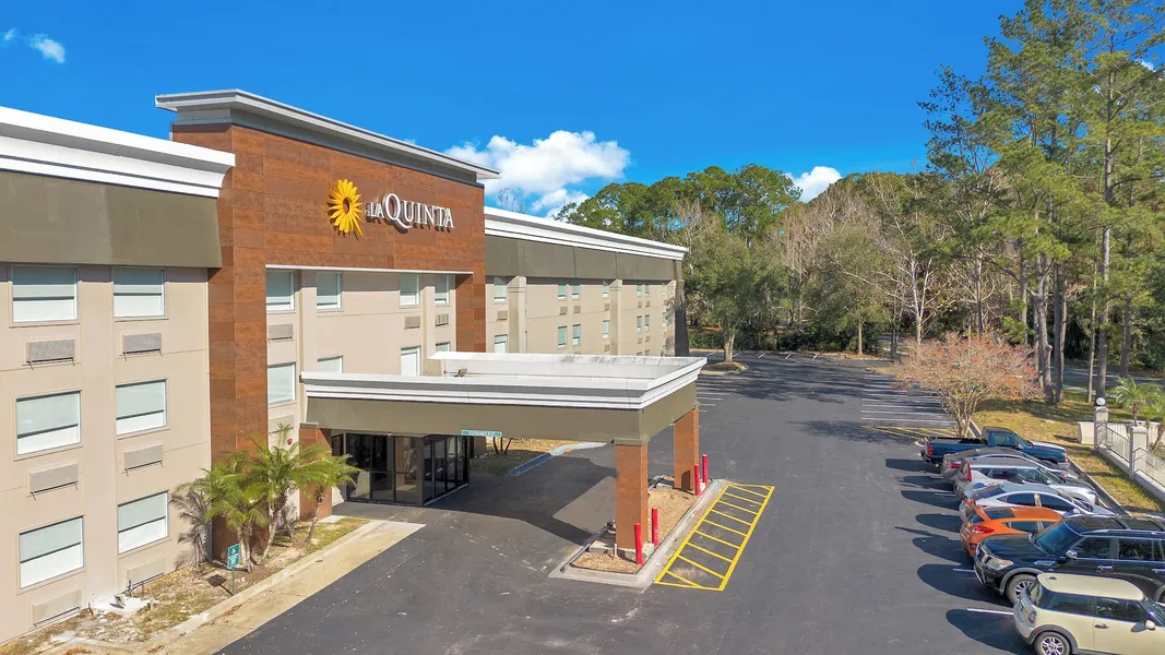 La Quinta Inn & Suites by Wyndham Jacksonville Mandarin hotel detail image 2