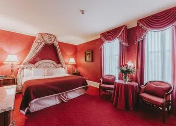 Prince Of Wales Hotel hotel thumbnail 2