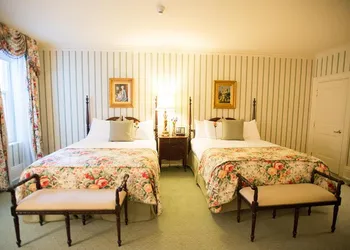 Prince Of Wales Hotel hotel thumbnail 6