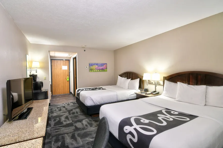 La Quinta Inn & Suites by Wyndham Springfield South hotel detail image 6