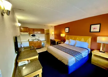 Breeze Inn & Suites hotel thumbnail 5