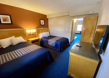 Breeze Inn & Suites hotel thumbnail 7
