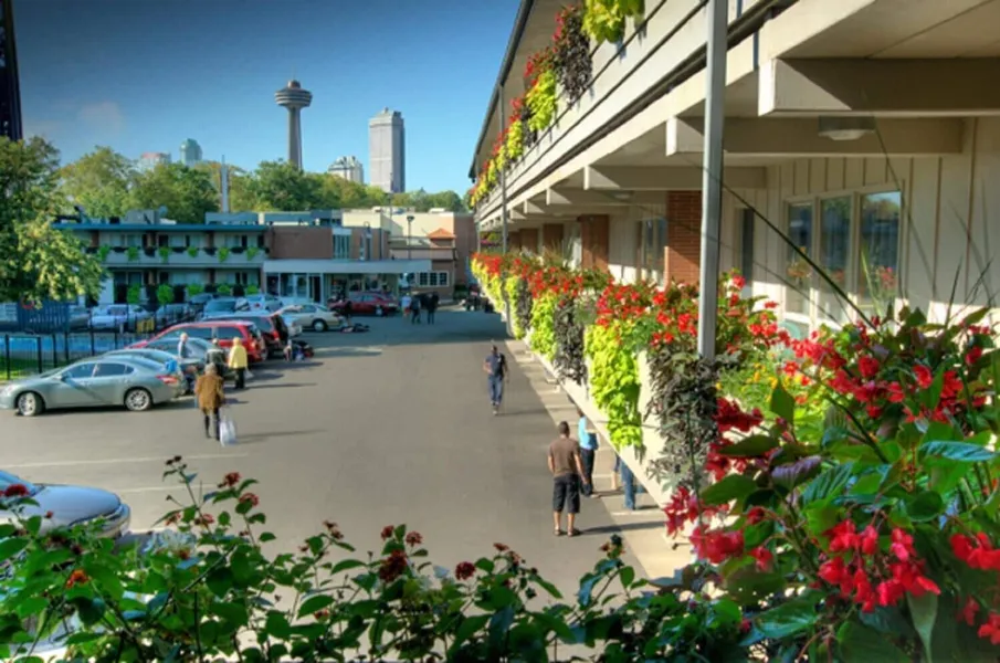 Travelodge by Wyndham Niagara Falls at the Falls hotel detail image 6