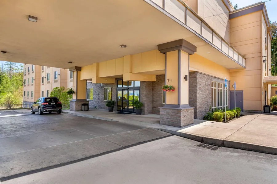 Comfort Suites Eugene University hotel detail image 6