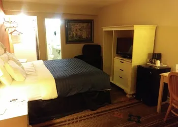 Days Inn by Wyndham Hot Springs hotel thumbnail 2