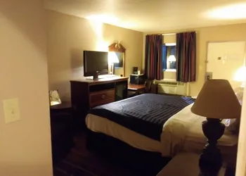 Days Inn by Wyndham Hot Springs hotel thumbnail 7