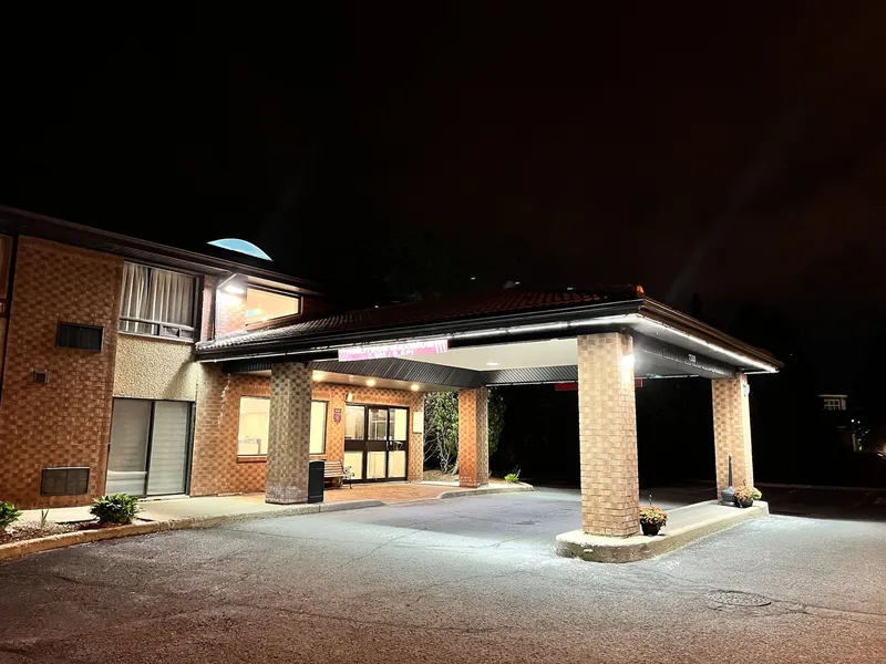Econo Lodge Airport hotel detail image 2