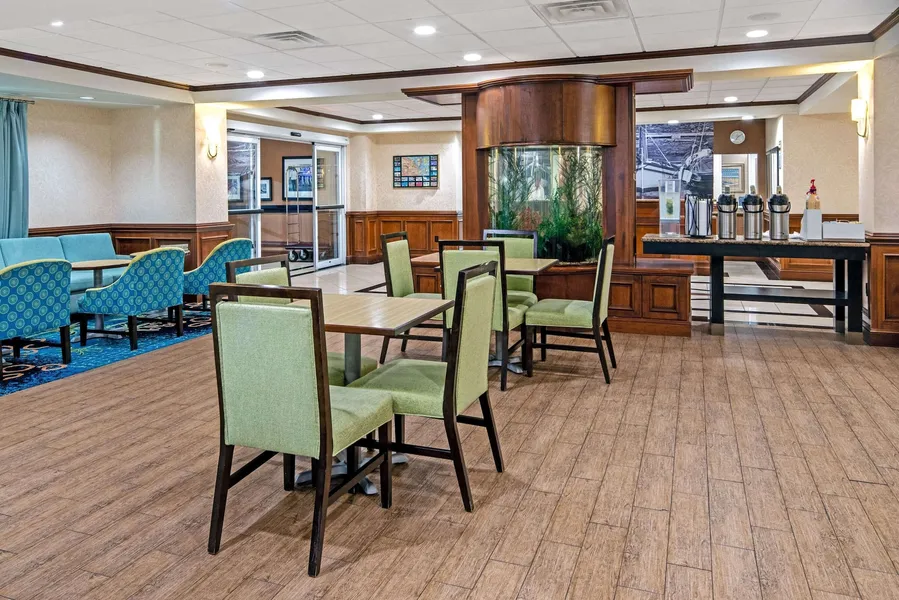 La Quinta Inn & Suites by Wyndham Corpus Christi-N Padre Isl hotel detail image 6