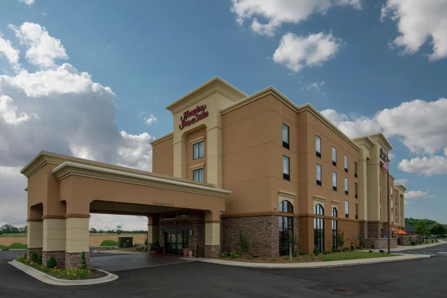 Hampton Inn & Suites Clarksville hotel detail image 2