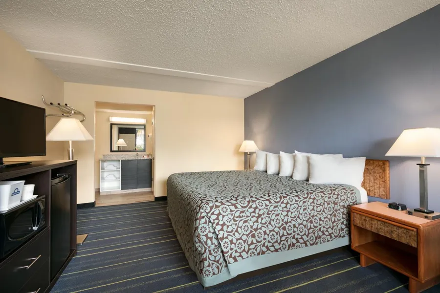 Days Inn by Wyndham Clearwater/Gulf to Bay hotel detail image 6
