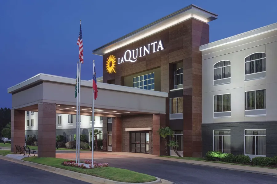La Quinta Inn & Suites by Wyndham Columbus North hotel detail image 2