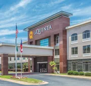 La Quinta Inn & Suites by Wyndham Columbus North hotel detail image 3