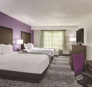 La Quinta Inn & Suites by Wyndham Columbus North hotel detail image 7