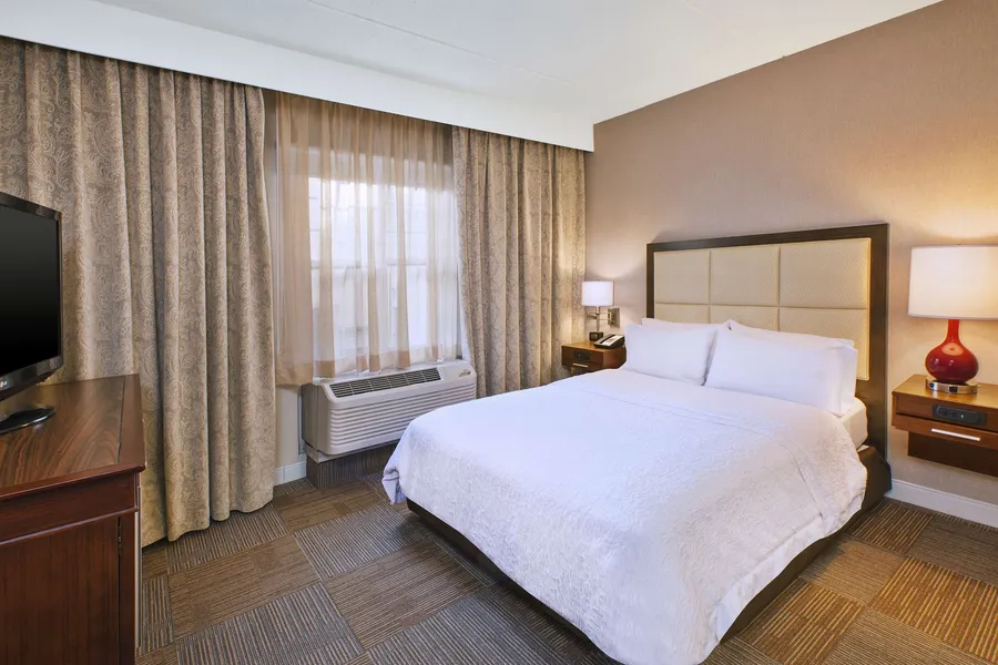 Hampton Inn & Suites Providence/Warwick-Airport hotel detail image 6