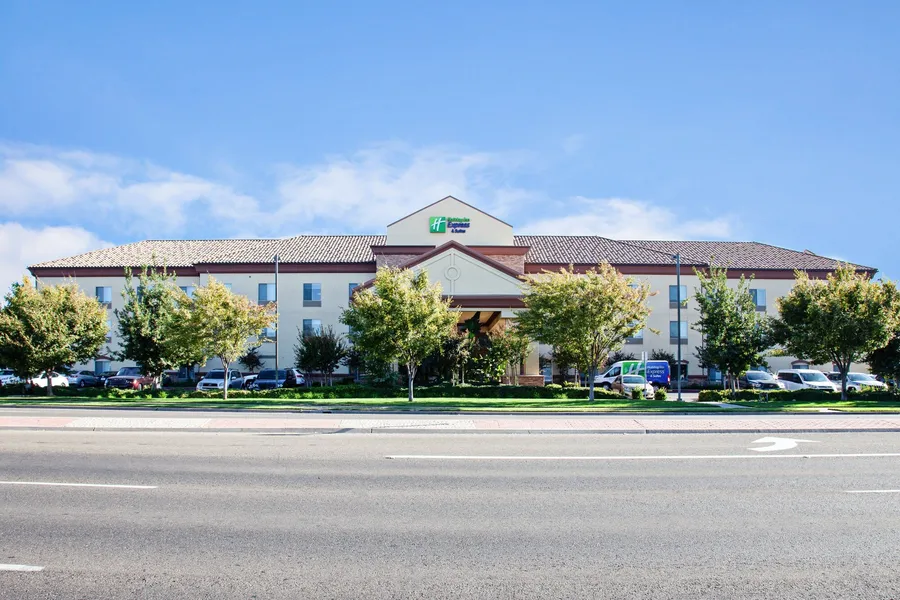 Holiday Inn Express & Suites Clovis-Fresno Area by IHG hotel detail image 2